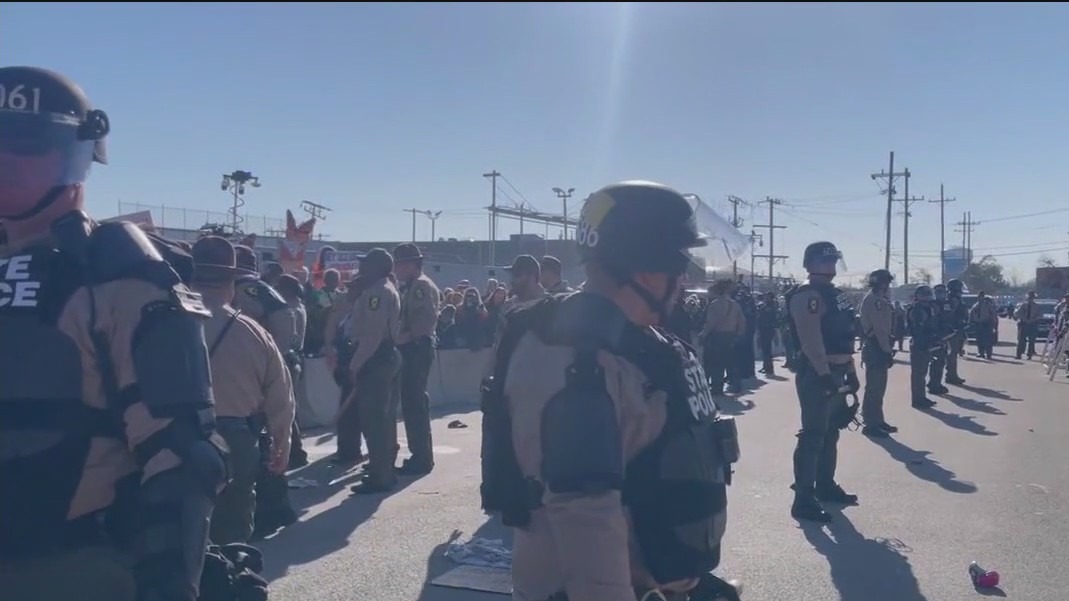 Clashes erupt at Broadview ICE facility as 21 protesters arrested, officers injured