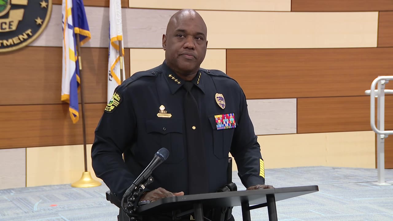 Orlando Police Chief: 1 dead in barricade at strip mall | Full event