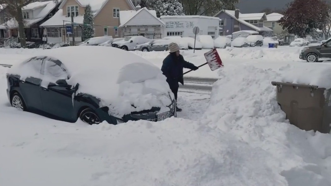 Record lows hit Jacksonville, Chicago sees snow