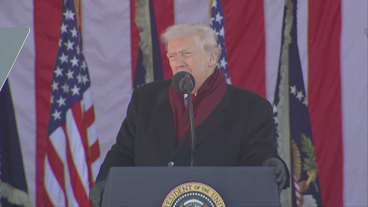 Trump honors veterans at Arlington National Cemetery
